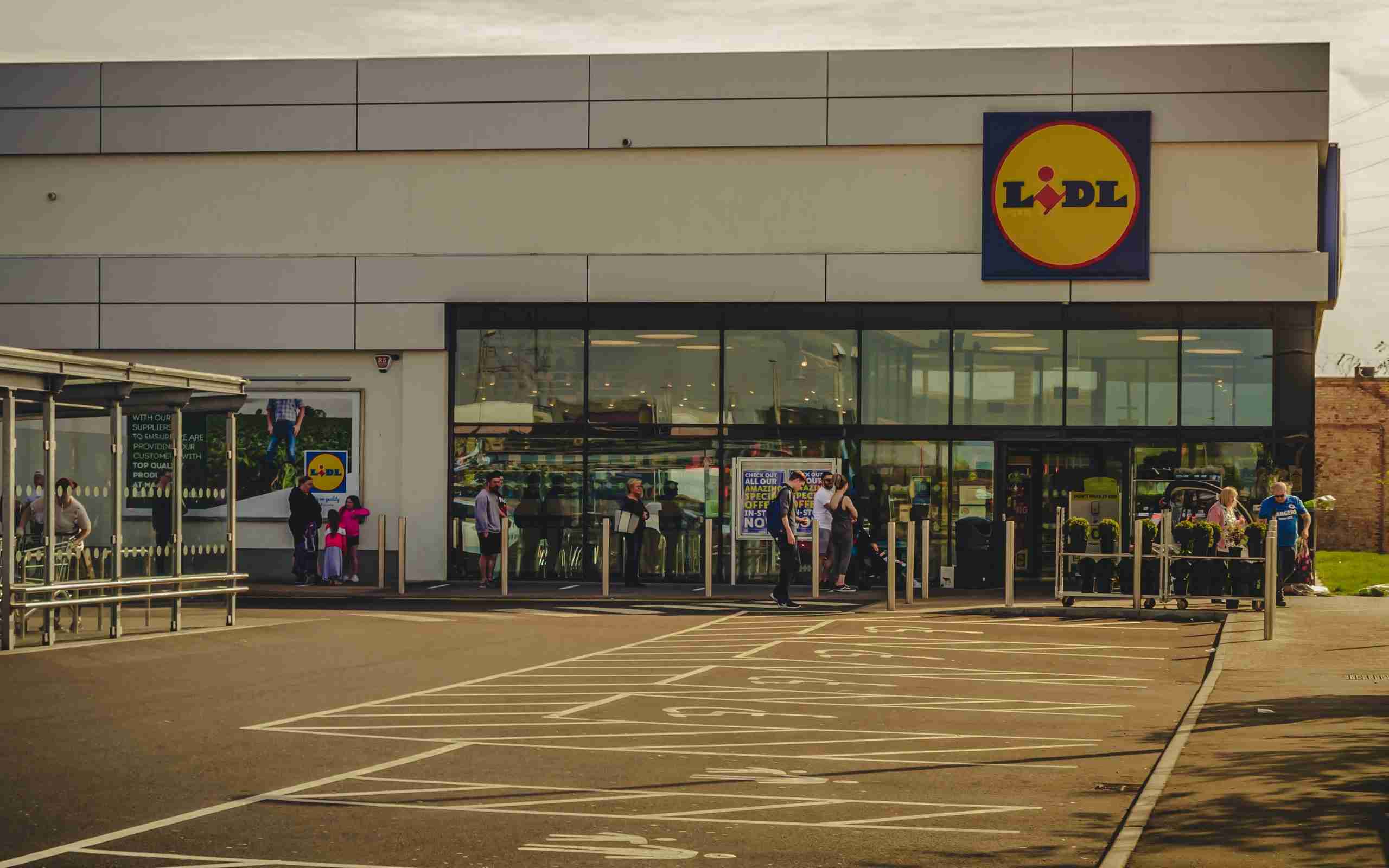 Lidl Plus supermarket shopfront